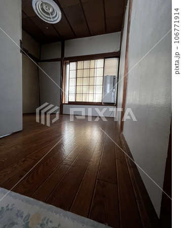 日当たりの悪い部屋 106771914