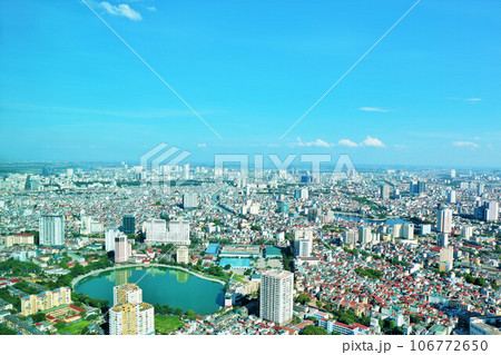 ベトナム　首都ハノイ　青空の展望風景 106772650