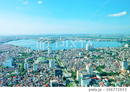 ベトナム　首都ハノイ　青空の展望風景 106772653