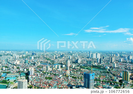 ベトナム　首都ハノイ　青空の展望風景 106772656