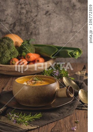 Healthy Pumpkin soup 106772809