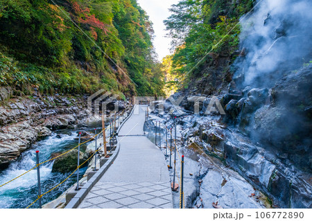 秋の小安峡 106772890