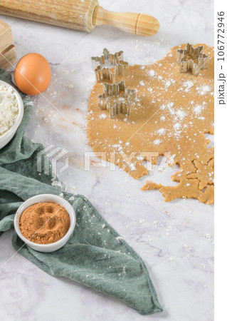 Raw dough for christmas cookies 106772946