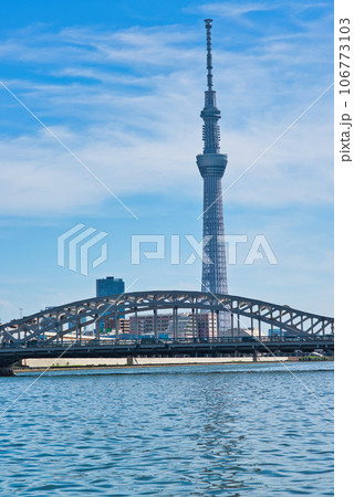 隅田川テラスから観る東京スカイツリーと綺麗になった白鬚橋の風景 隅田川テラスから観る東京スカイツリーと綺麗になった白鬚橋の風景 106773103