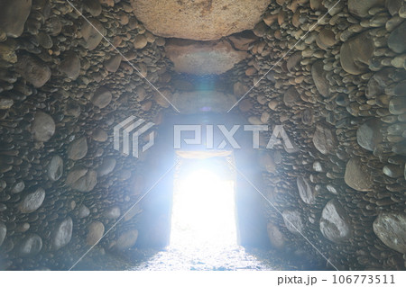 伊勢塚古墳(模様積石室、逆光表現、フレア、ゴースト) 伊勢塚古墳(模様積石室、逆光表現、フレア、ゴースト) 106773511