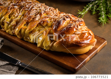 Christmas braided cinnamon cake 106773521