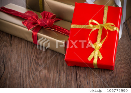 Christmas gift box Christmas gift box 106773990