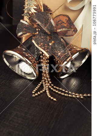 Christmas gift box 106773991