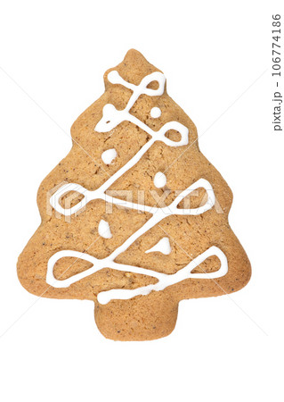 Gingerbread cookie in tree shape 106774186