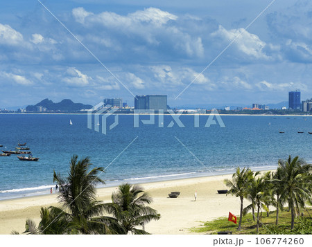ベトナム・ダナン 青い海の広がるミーケービーチ / My Khe Beach, Da Nang 106774260