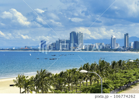 ベトナム・ダナン 青い海の広がるミーケービーチ / Da Nang, Vietnam 106774262