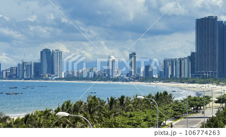 ベトナム・ダナン 青い海の広がるミーケービーチ / Da Nang, Vietnam ベトナム・ダナン 青い海の広がるミーケービーチ / Da Nang, Vietnam 106774263