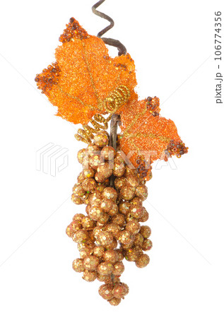 Golden grapes 106774356