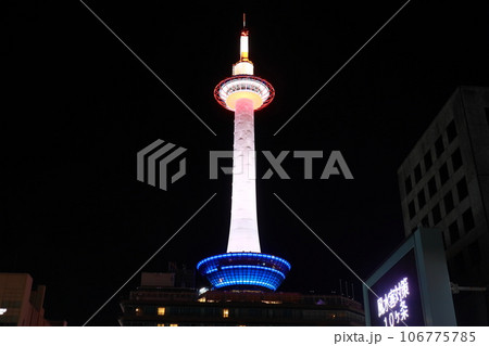 ライトアップされた京都タワー ライトアップされた京都タワー 106775785