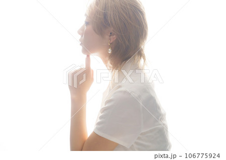 かっこいい働く女性のポートレート 106775924