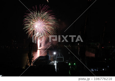 潜水艦と花火　呉海上花火大会 106776210