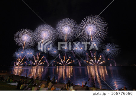 松江水郷祭 湖上花火 水面に映る花火 松江水郷祭 湖上花火 水面に映る花火 106776666