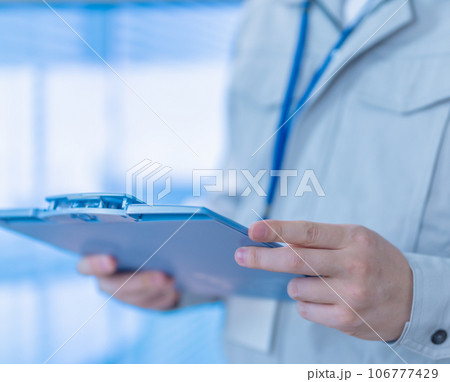 作業着の男性 ビジネス 作業着の男性 ビジネス 106777429