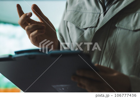 作業着の男性　ビジネス 106777436