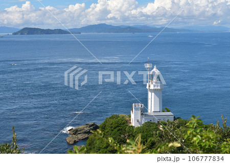 「愛媛県」佐多岬灯台 青い海と入道雲 「愛媛県」佐多岬灯台 青い海と入道雲 106777834