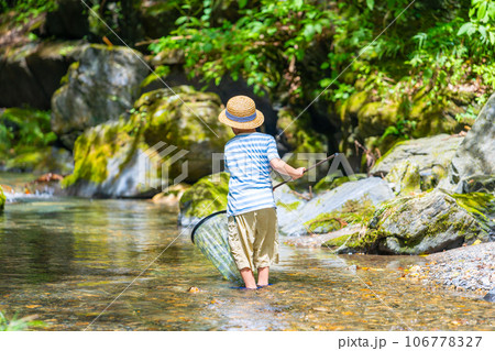少年の川遊び 少年の川遊び 106778327