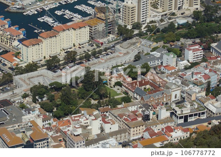 イギリス領 ジブラルタルのクィーンウェイ･ロード 106778772