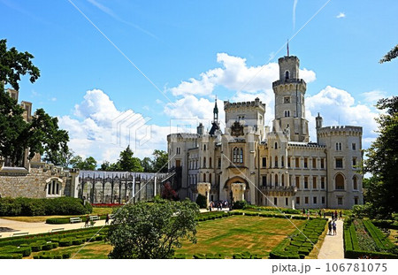 チェコ、フルボカ城と庭園 チェコ、フルボカ城と庭園 106781075