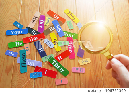 English word cards on wooden table in class 106781360