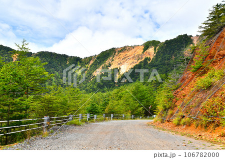 湯の丸高峰併用林道(東篭ノ登山~赤ゾレ~水ノ塔山方向を望む)(長野県小諸市)【2023.9】 湯の丸高峰併用林道(東篭ノ登山~赤ゾレ~水ノ塔山方向を望む)(長野県小諸市)【2023.9】 106782000