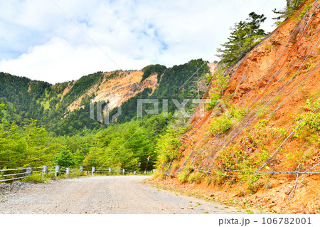 湯の丸高峰併用林道(東篭ノ登山~赤ゾレ~水ノ塔山方向を望む)(長野県小諸市)【2023.9】 湯の丸高峰併用林道(東篭ノ登山~赤ゾレ~水ノ塔山方向を望む)(長野県小諸市)【2023.9】 106782001