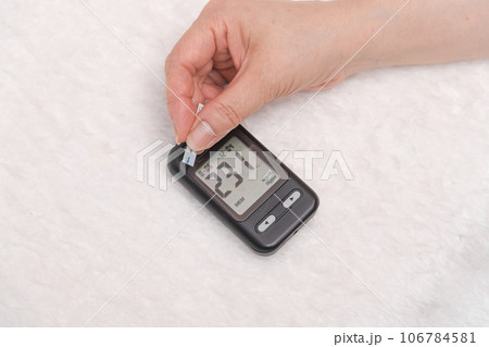 【糖尿病の血糖値測定　センサー】 106784581
