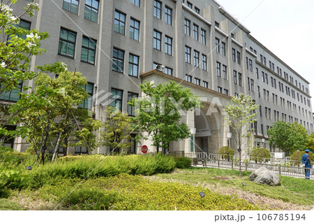 霞が関の財務省庁舎（東京都千代田区） 106785194