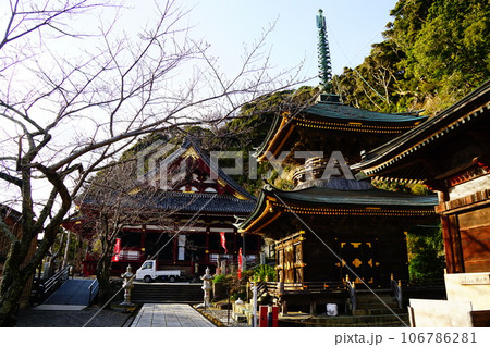 板東三十三観音　三十三番結願寺　那古観音　観音堂と多宝塔 106786281