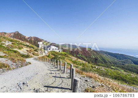 那須岳（茶臼岳）　那須ロープウェイ山頂駅周辺の風景【栃木県・那須塩原市】 106786783