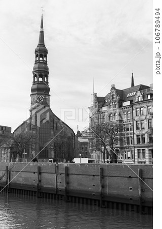 Hamburg old town street view, black and white Hamburg old town street view, black and white 106789494