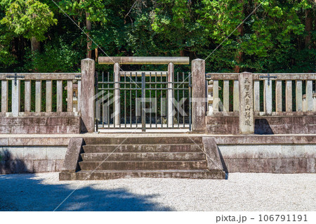 京都市山科区　第三十八代天智天皇　山科陵 106791191
