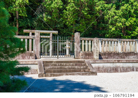 京都市山科区　第三十八代天智天皇　山科陵 106791194