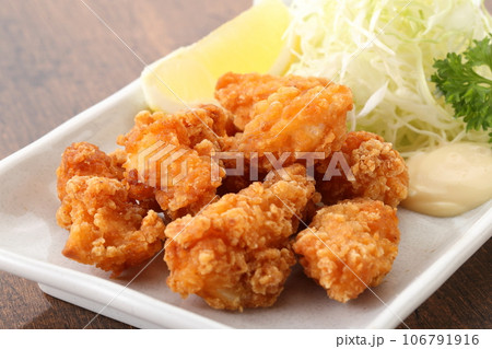 白皿のなんこつ唐揚げ クローズアップ 白皿のなんこつ唐揚げ クローズアップ 106791916