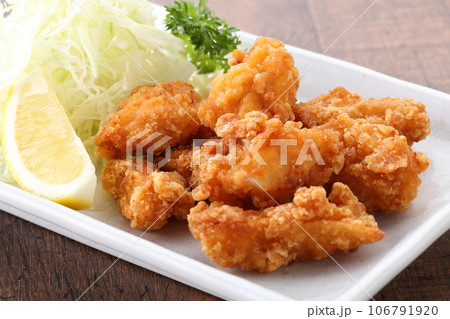 居酒屋のなんこつ唐揚げ　クローズアップ 106791920
