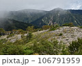 仲秋の日光の山々 106791959