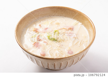 白菜とベーコンの豆乳スープ春雨 白菜とベーコンの豆乳スープ春雨 106792124