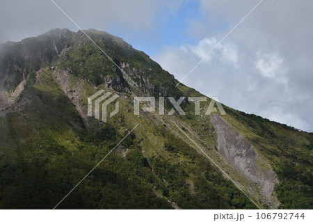 仲秋の日光白根山 106792744