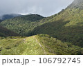 仲秋の日光の山々 106792745