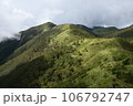 仲秋の日光の山々 106792747