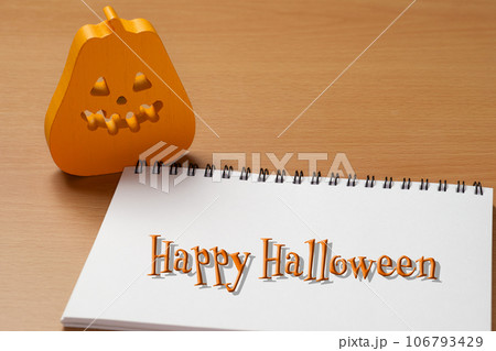 Happy Halloweenの文字とハロウィンの飾りと白いスケッチブック 106793429