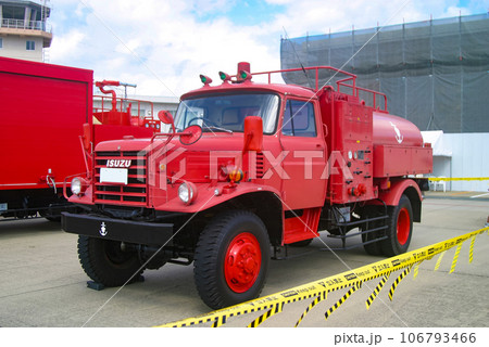 海上自衛隊航空基地の古い給水車 海上自衛隊航空基地の古い給水車 106793466