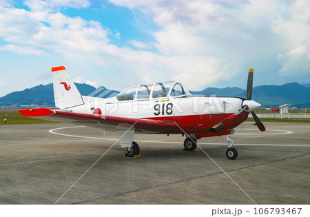 航空祭で展示中の航空自衛隊練習機T-7 106793467