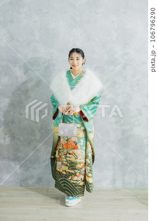 振袖の女性　 106796290
