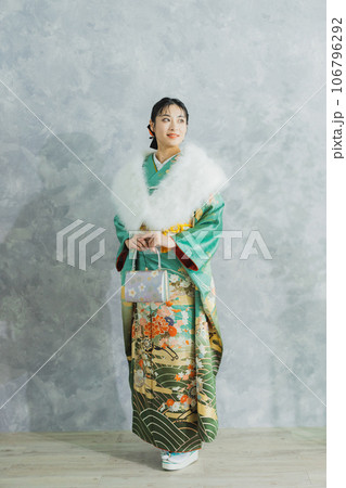 振袖の女性 振袖の女性 106796292