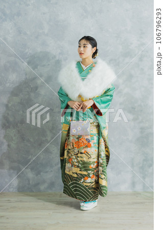 振袖の女性 振袖の女性 106796293